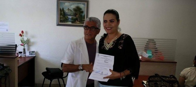 Entrega de Beca al Dr. Bazan Entrega de Beca al Dr. Bazan