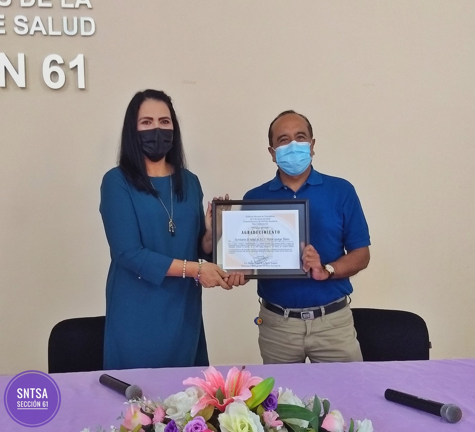 Entrega de Agradecimiento a Exsecretario de Salud Dr. Victor George Flores